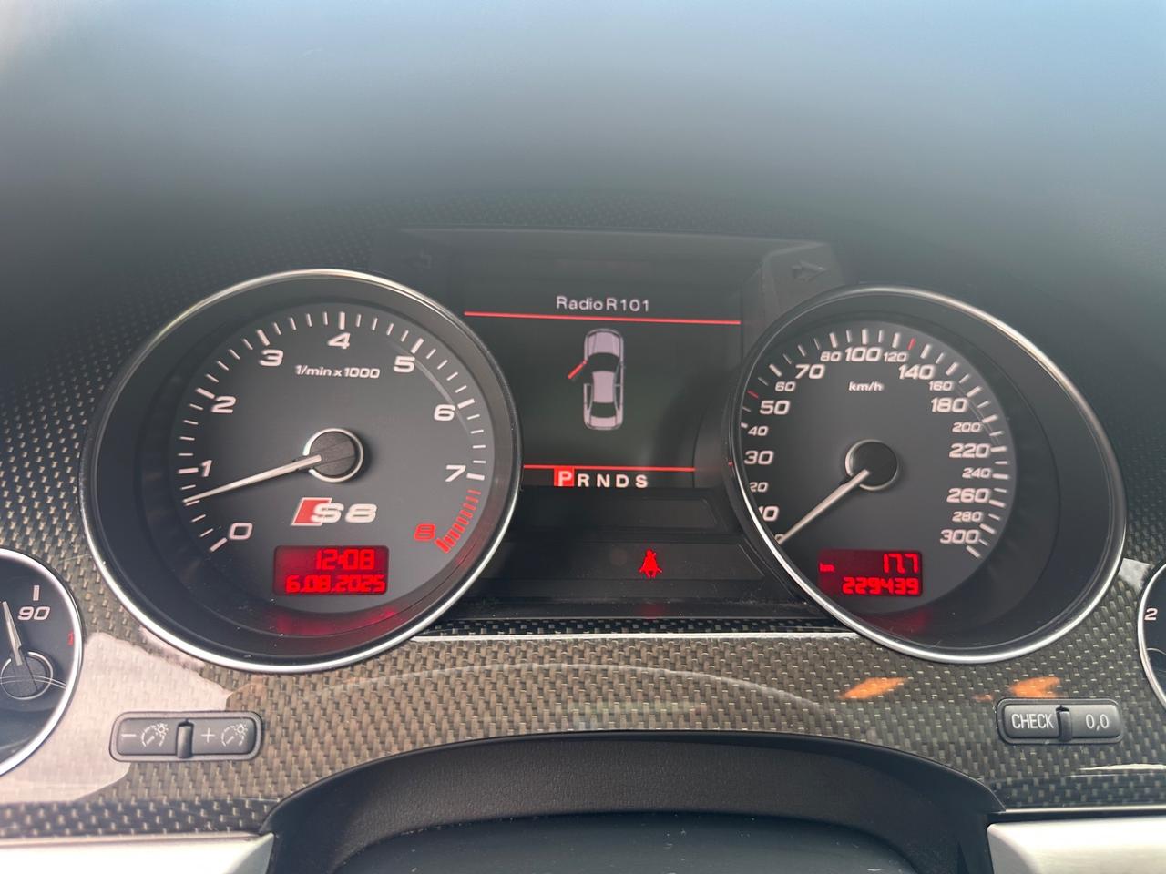 Audi A8 S8 5.2 V10 quattro tiptronic