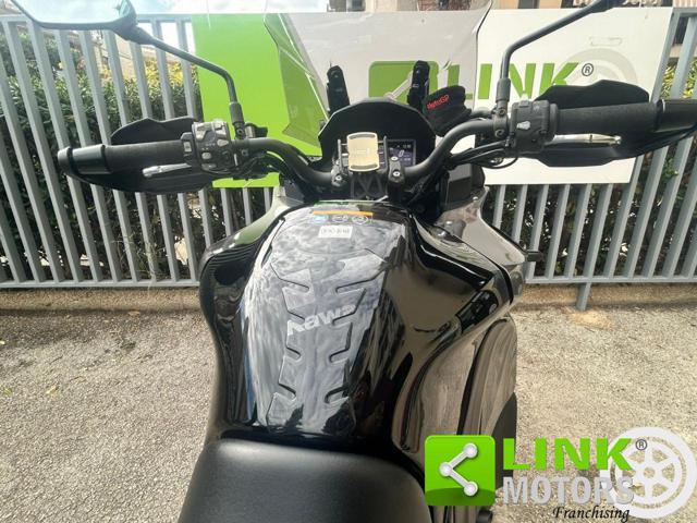 KAWASAKI Versys 1100 S .