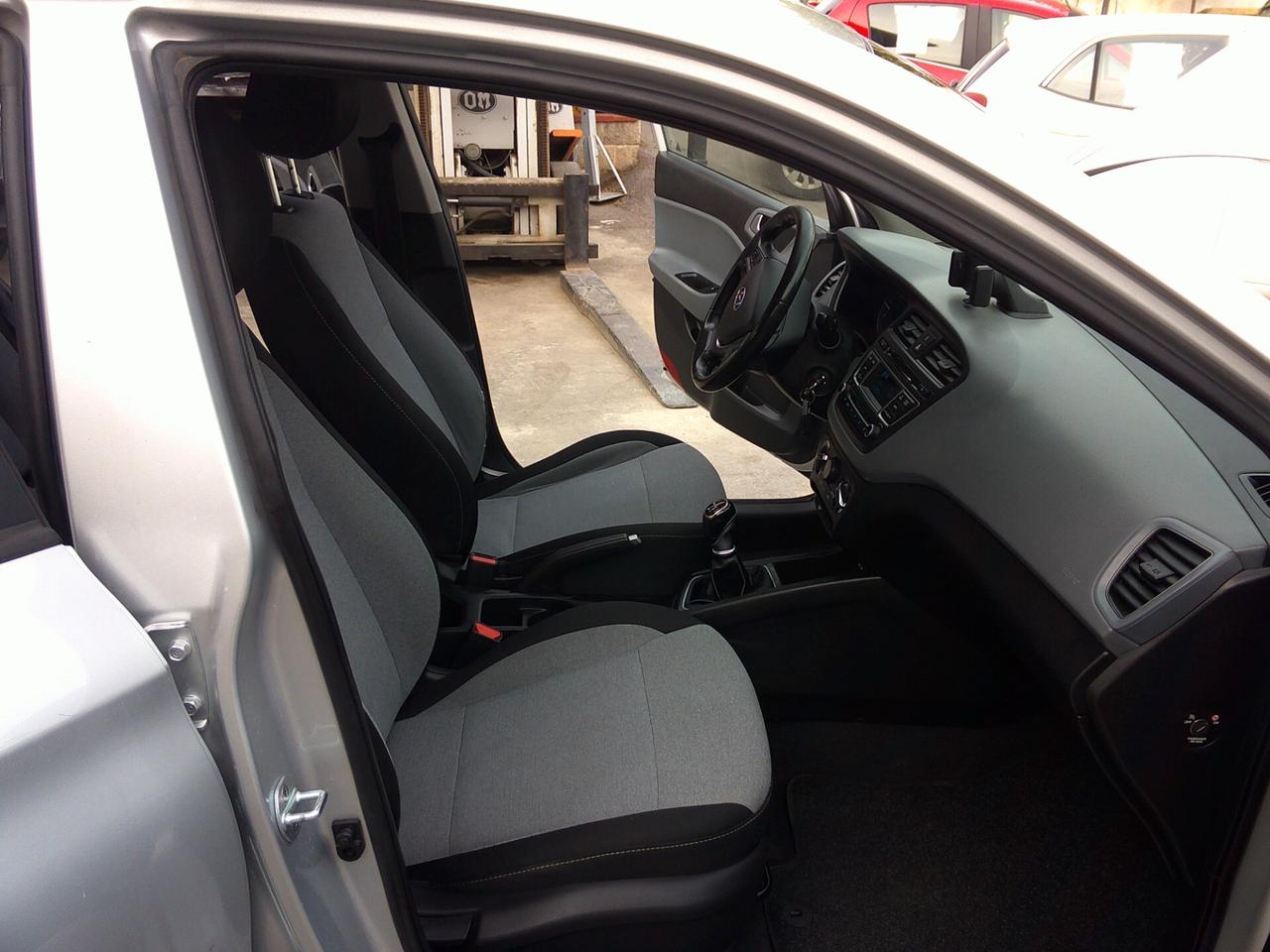 Hyundai i20 1.1 CRDi 12V 5 porte Comfort 14