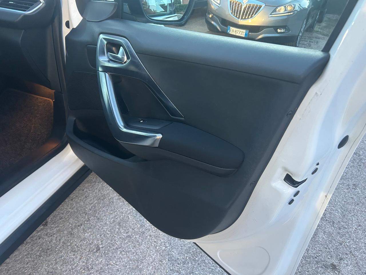 Peugeot 2008 1.6 e-HDi 115 CV Stop&Start 120000km