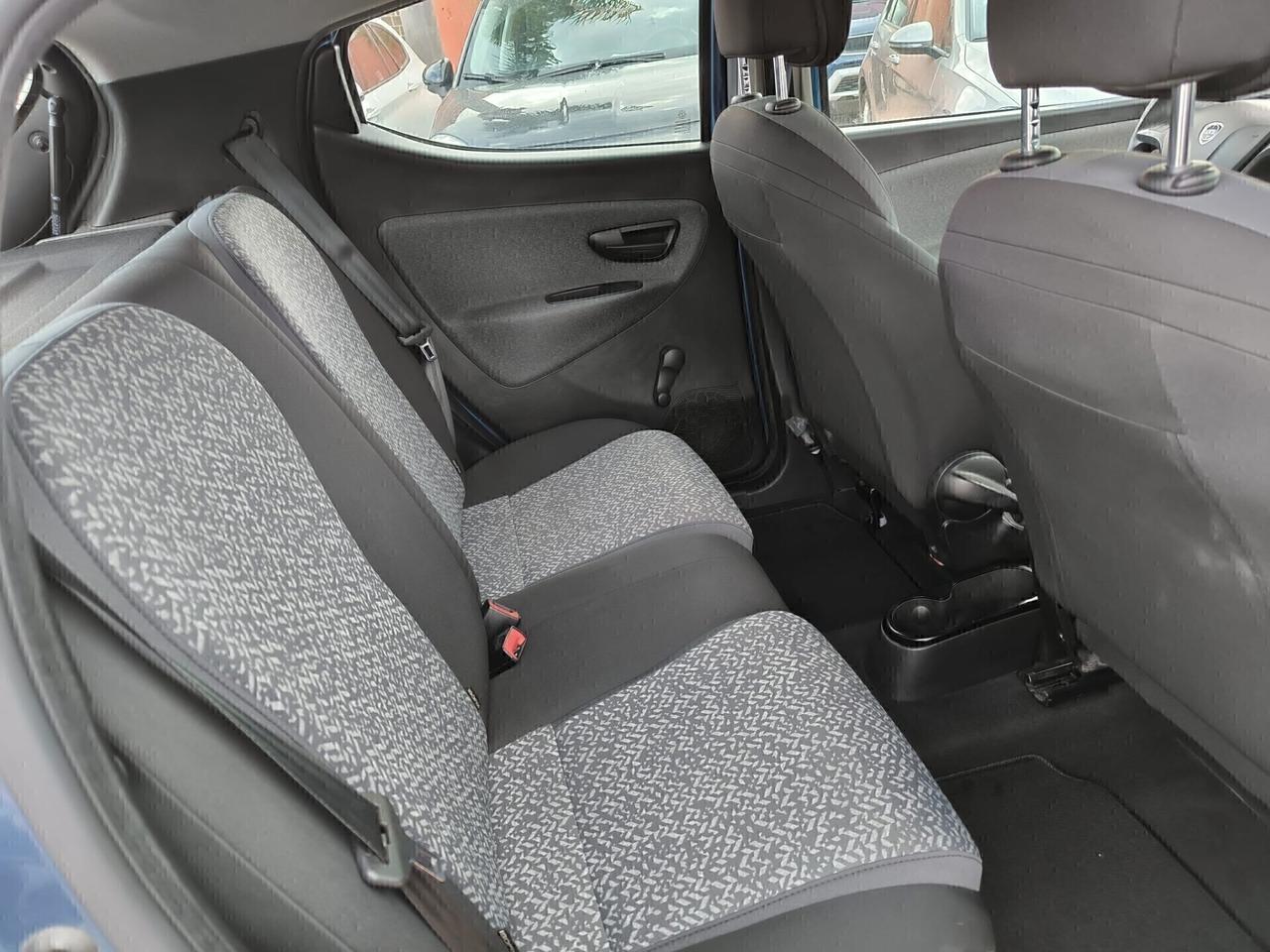 Lancia Ypsilon 1.0 FireFly 5 porte S&S Hybrid Ecochic Silver