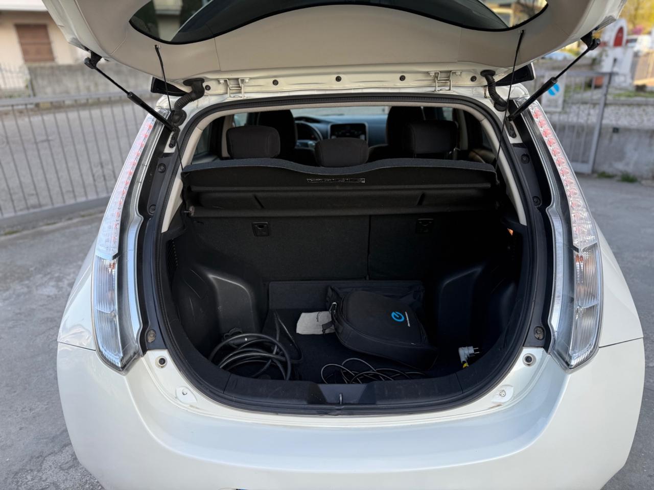 Nissan Leaf Tekna 30KWh Solar pack Spoiler 2016