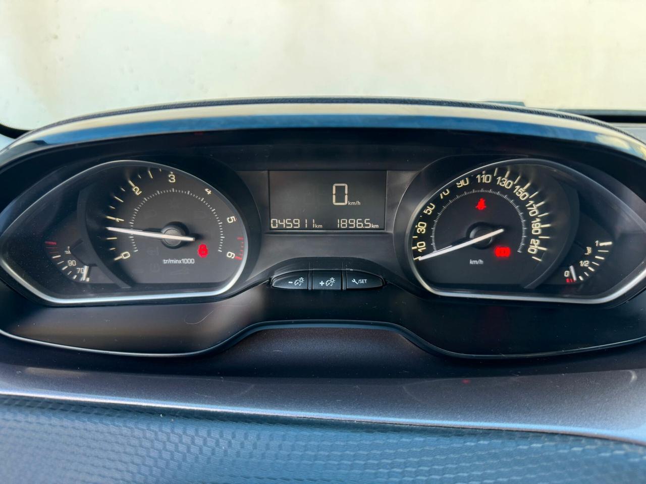 PEUGEOT 2008 1.5 BlueHDi 100CV 2019!!!