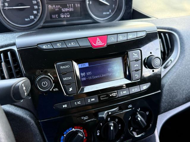 LANCIA Ypsilon 1.0 EcoChic Hybrid 69cv - Neopatentati - PROMO