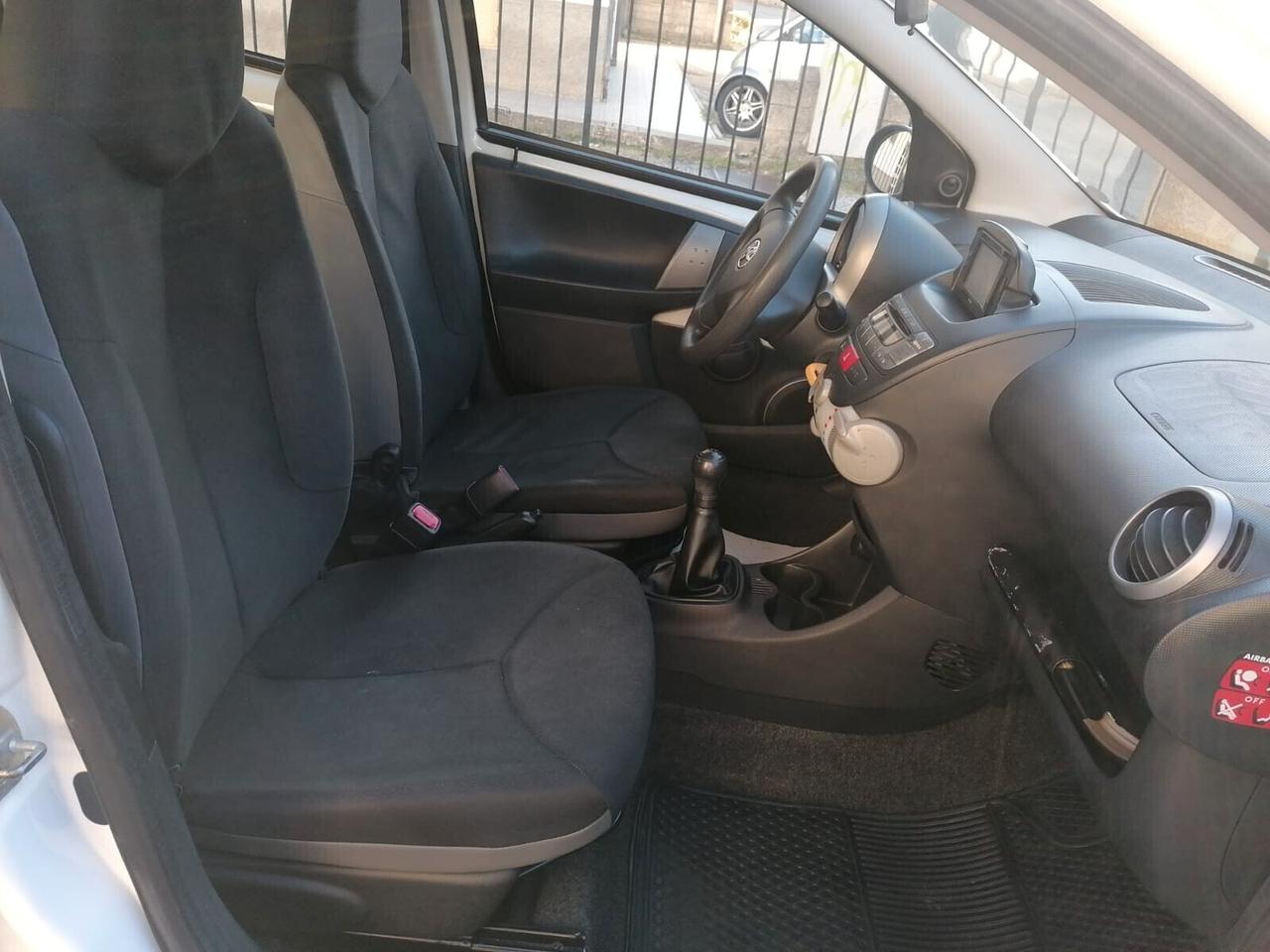 Toyota Aygo 1.0 12V VVT-i 5 porte Now Connect
