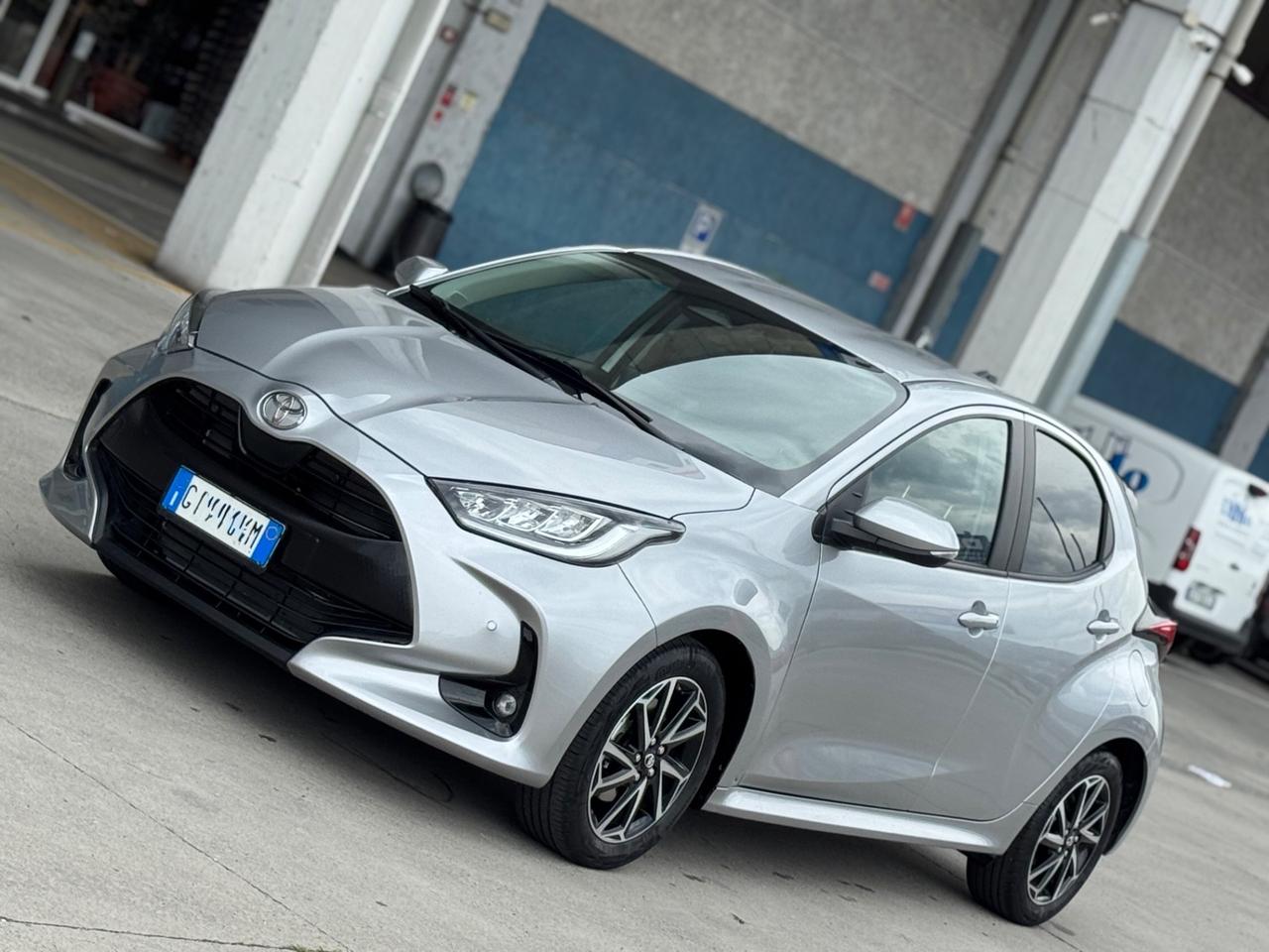 TOYOTA YARID HYBRID SOLI 4286 KM PRONTA CONSEGNA