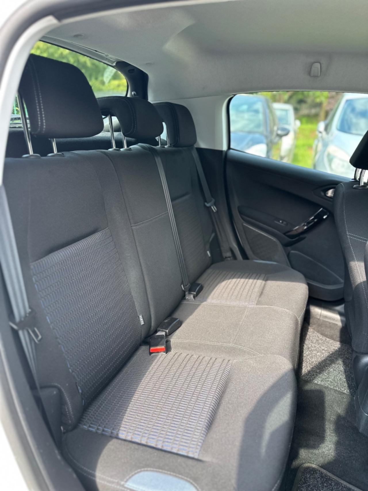Peugeot 208 1.4 HDi 68 CV 5P ALLURE NEOPAT KMCERT