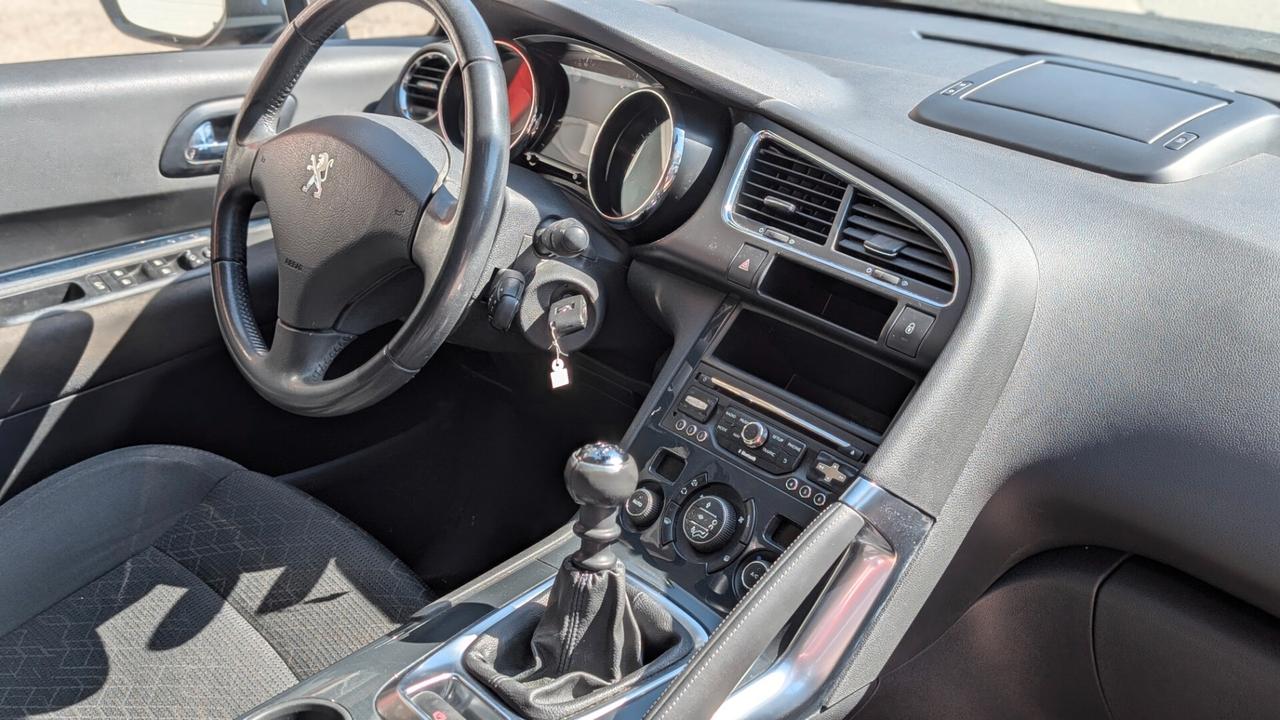 Peugeot 5008 1.6 HDi 115CV Allure