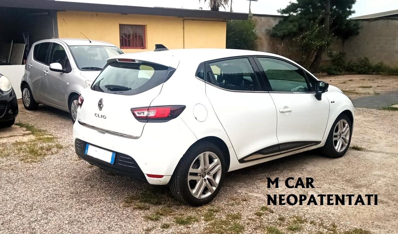 Renault Clio TCe 12V 75 CV 5 porte Moschino Intens neopatentati