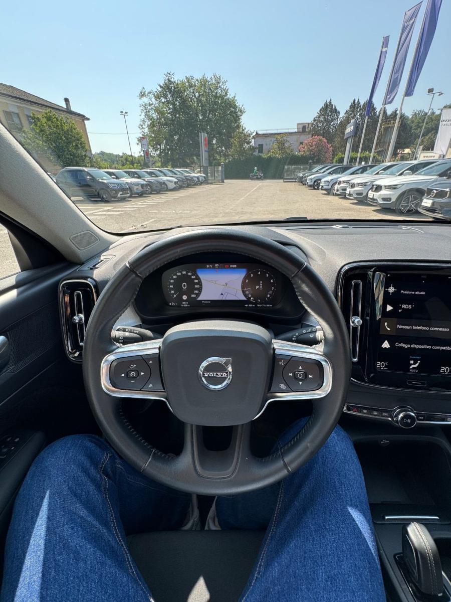 VOLVO - XC40 - T3 Geartronic Momentum Pro