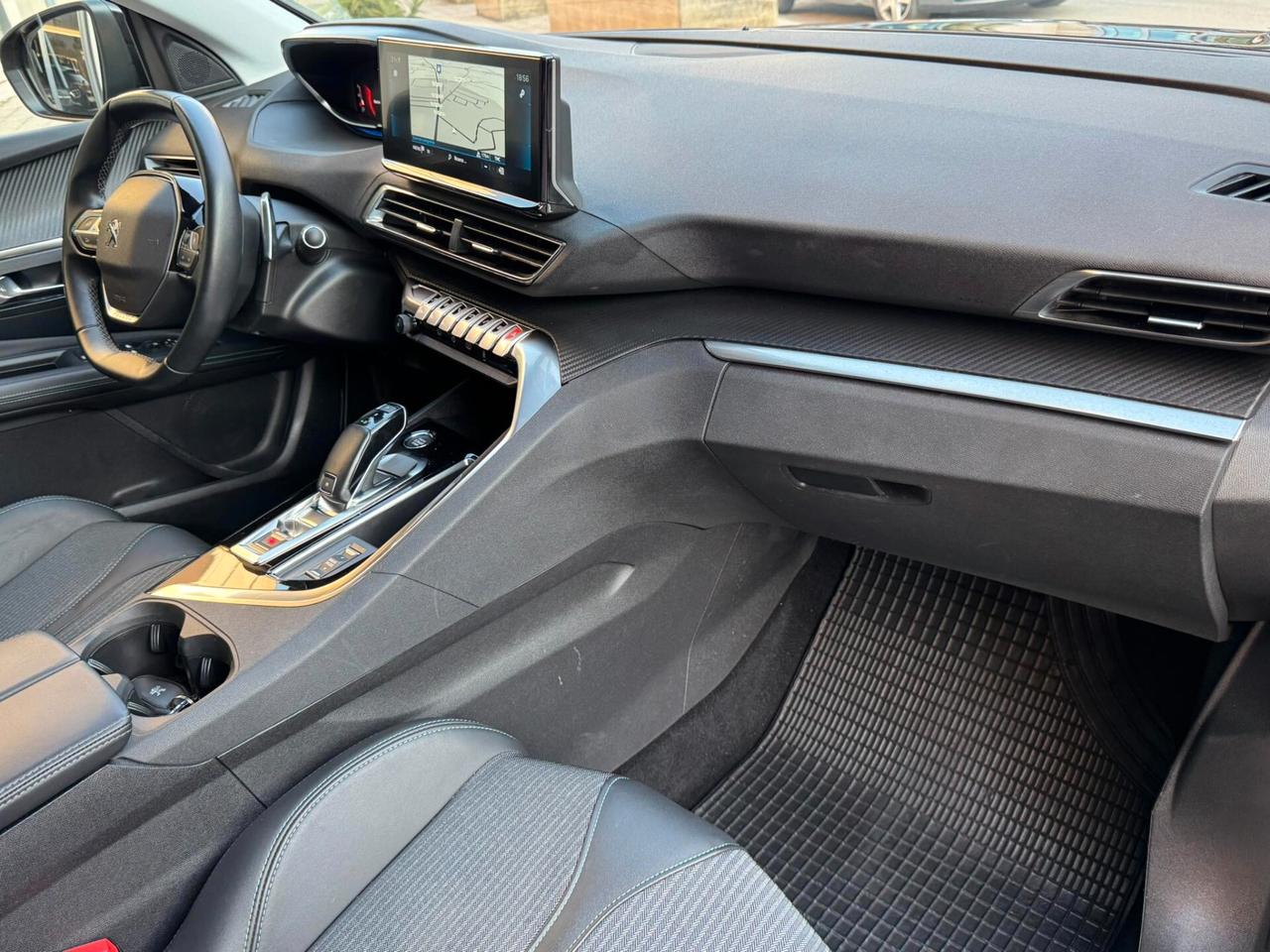 PEUGEOT 3008 HDI 130 S&S EAT8 ALLURE NAVI+RETROCAMERA