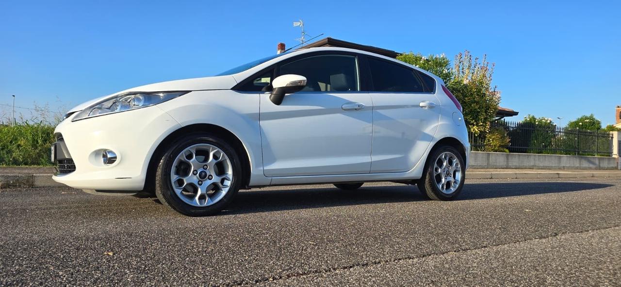 Ford Fiesta 1.4 5 porte Bz.- GPL
