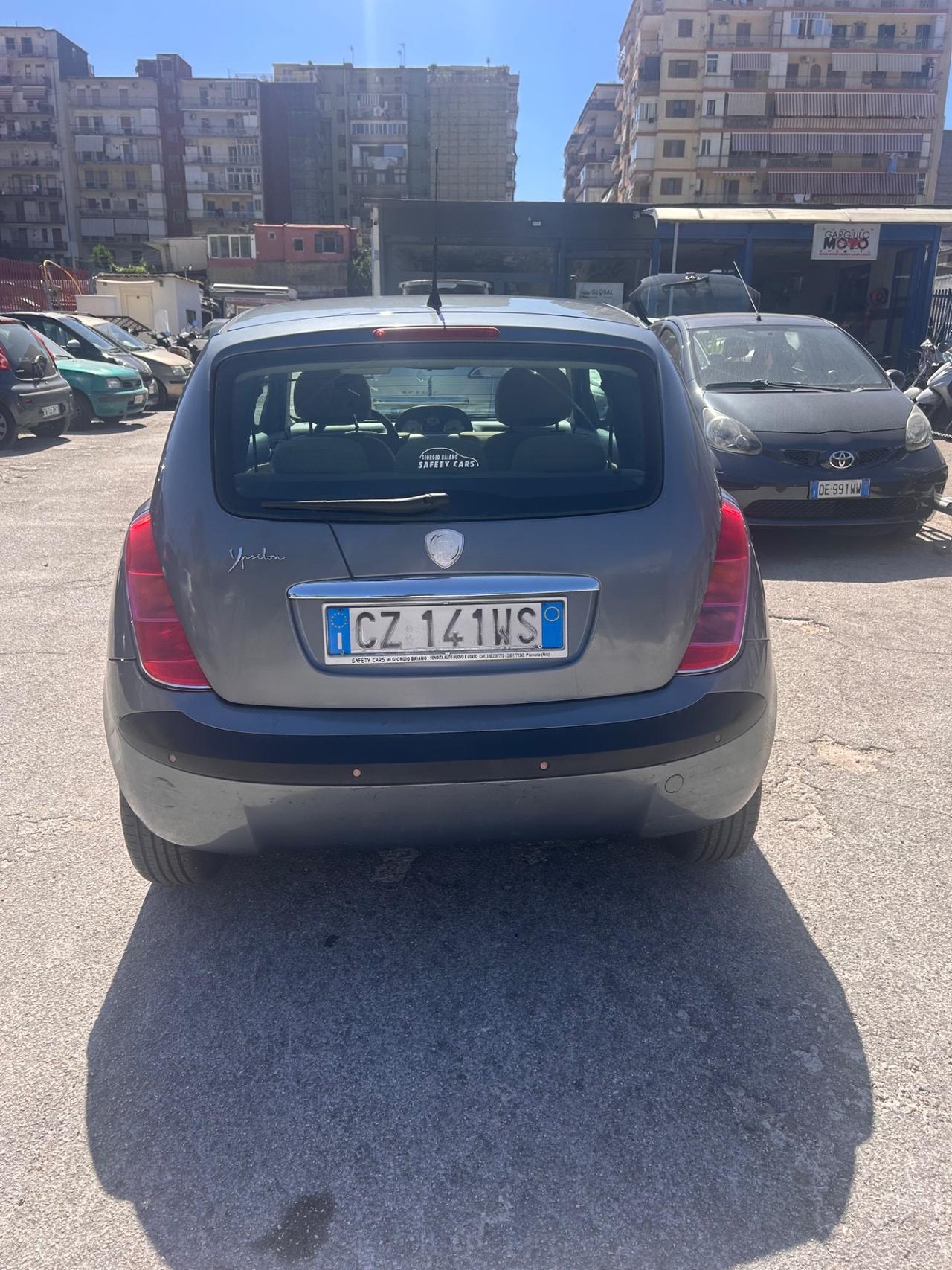 Lancia Ypsilon 1.4 16V Platino