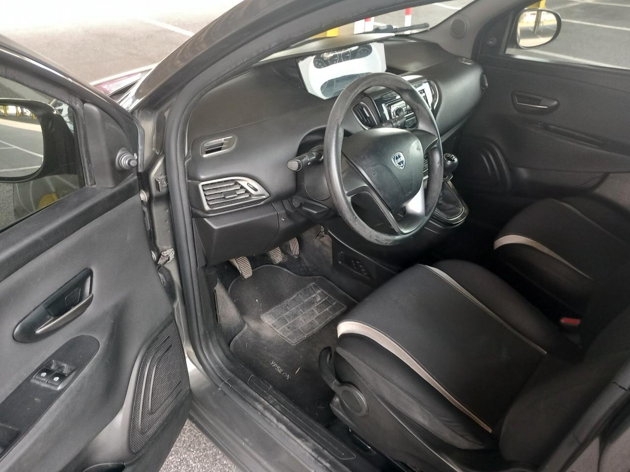 Lancia Ypsilon 1.2 69 CV 5 porte Gold