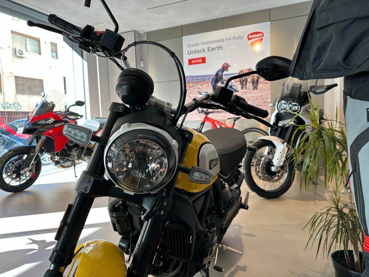 DUCATI SCRAMBLER 800 ICON