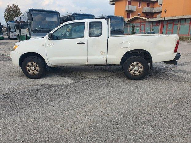 Toyota Hilux 2.5 D-4D 4WD 4posti Extra Cab DLX