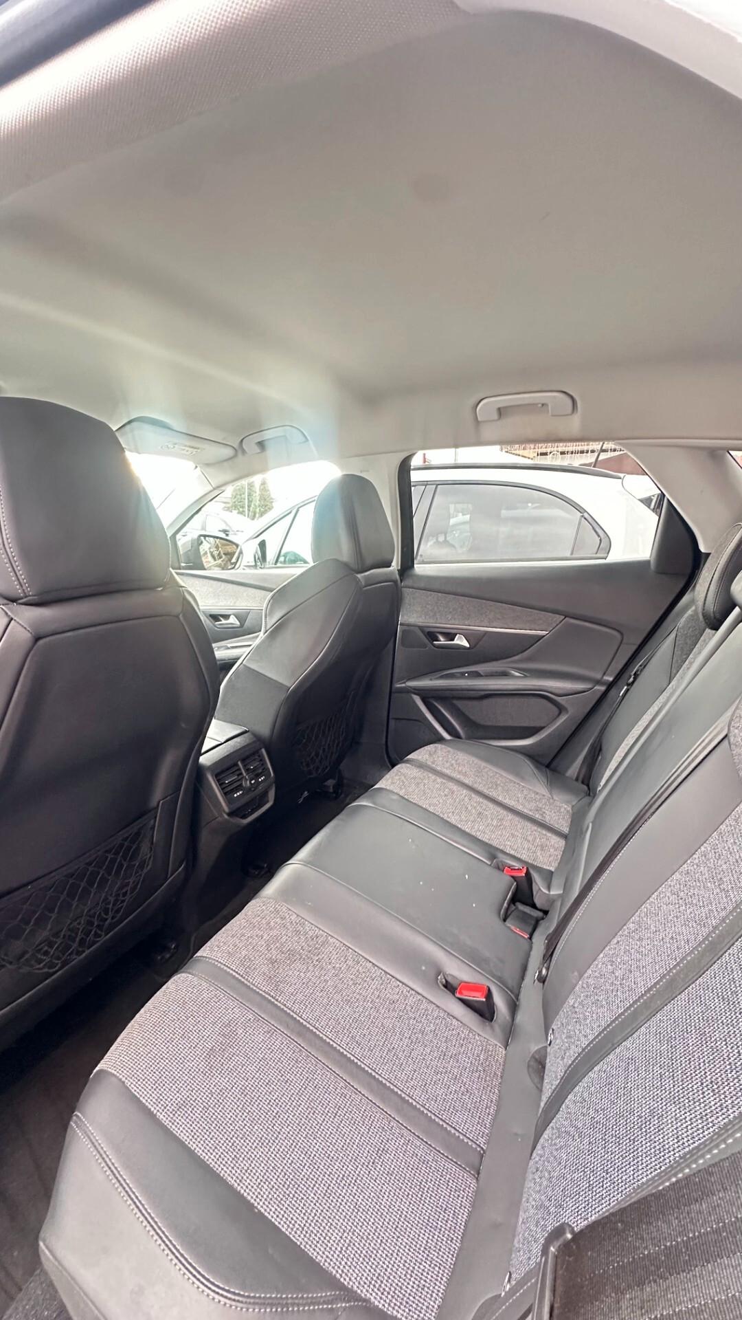 Peugeot 3008 BlueHDi 130 S&S EAT8 Allure