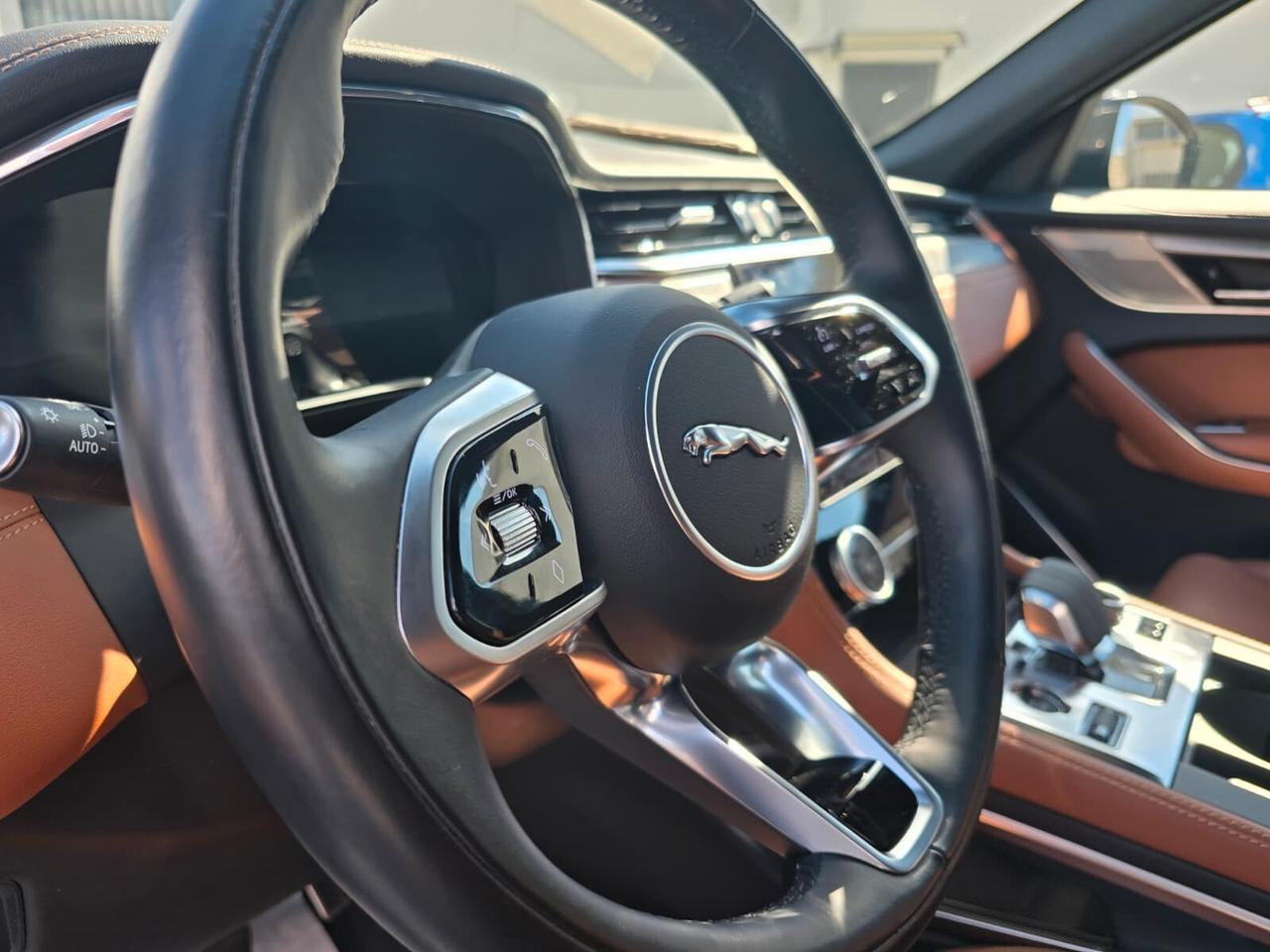 Jaguar F-Pace 2.0 D 204 CV AWD aut. R-Dynamic SE