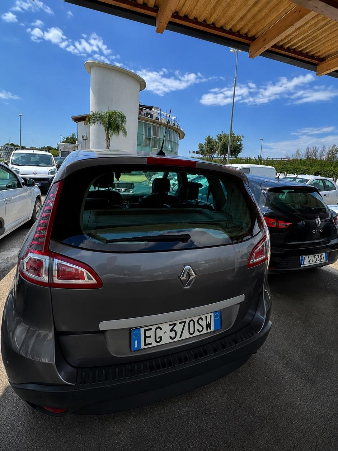 Renault Scenic Scénic X-Mod 1.9 dCi 130CV Luxe 2011