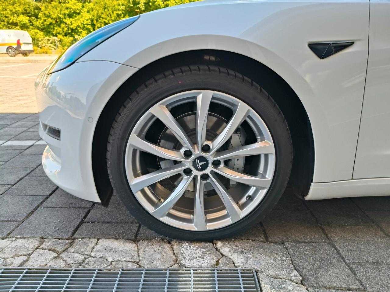 Tesla Model 3 Long Range Dual Motor AWD