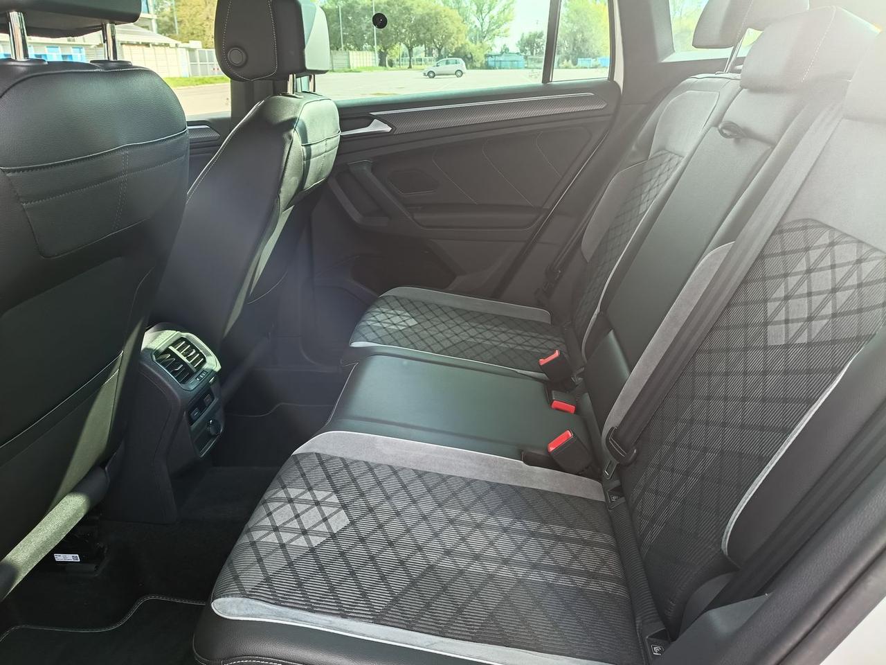 Volkswagen Tiguan R-LINE #50664