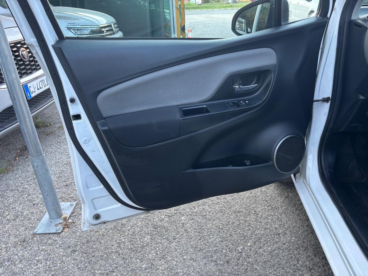 Toyota Yaris 1.0 5 porte Lounge OK NEOPATENTATI