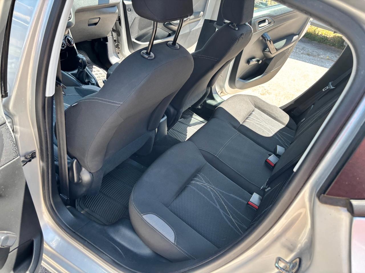 Peugeot 208 1.4 HDi 68 CV 5 porte Allure