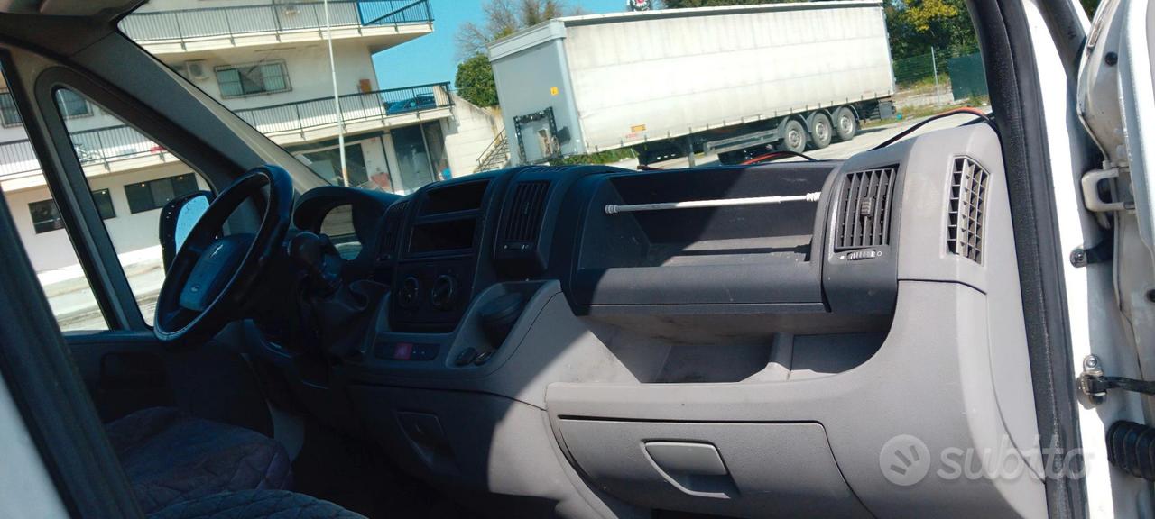 Peugeot boxer DIESEL E METANO 2011