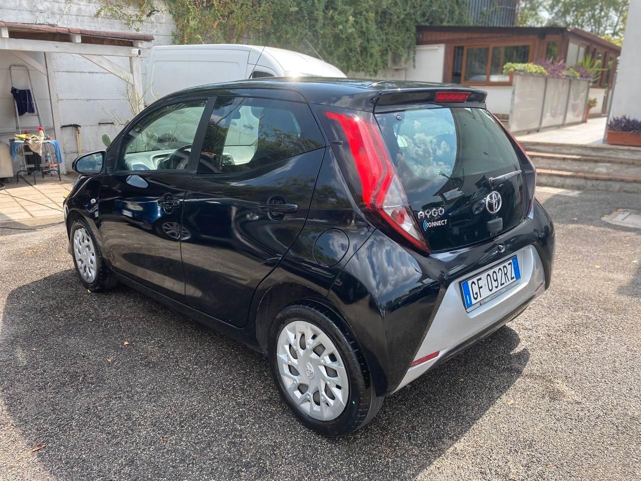 Toyota Aygo Connect 1.0 VVT-i 72 CV 5 porte x-cool