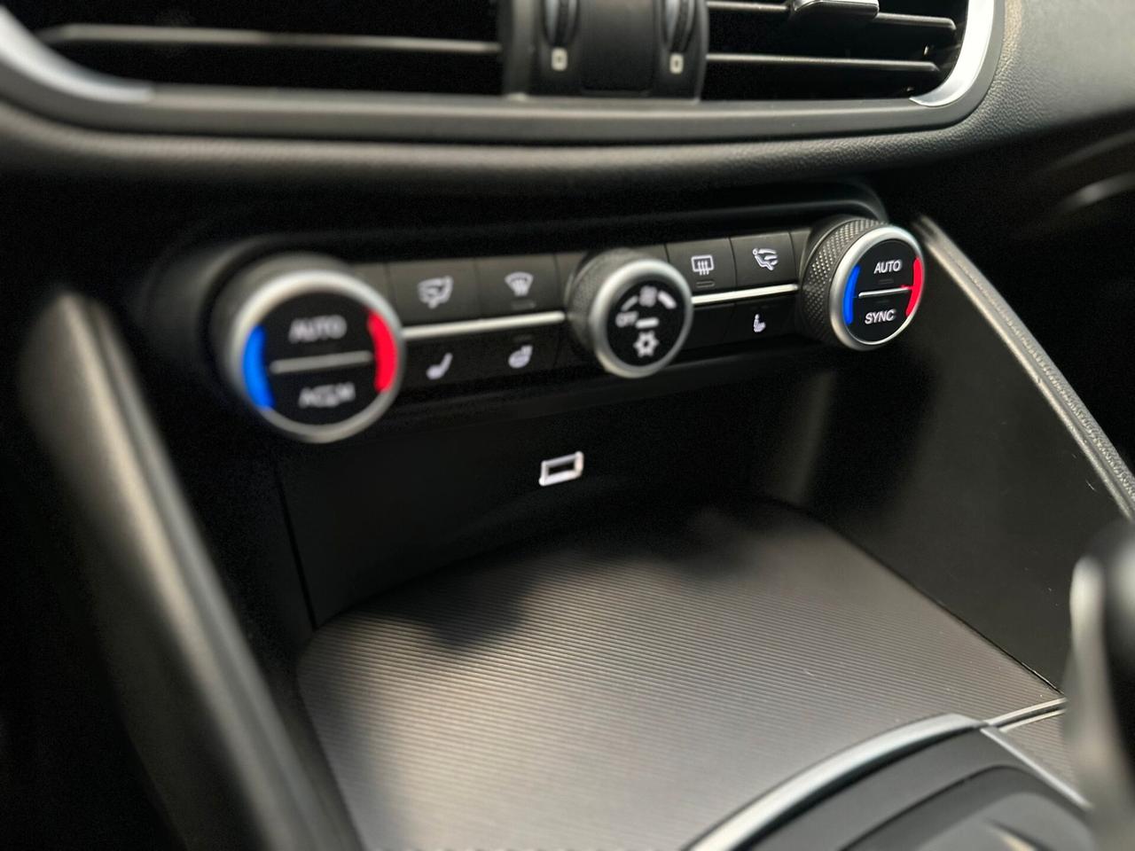 Alfa Romeo Giulia 2.2 Turbodiesel 210 CV AT8 AWD Q4 Veloce