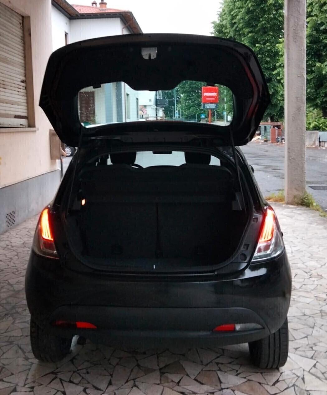 Lancia Ypsilon 0.9 TwinAir 85 CV 5 porte S&S DFN Gold 2014 NEOPATENTATI
