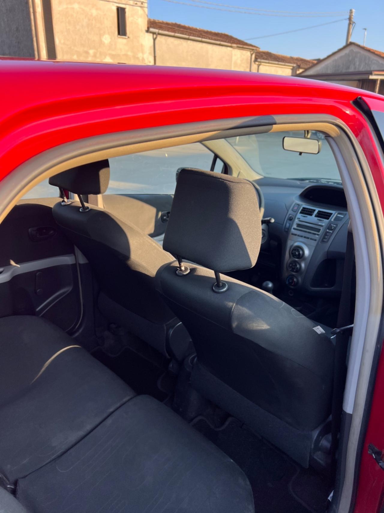 Toyota Yaris 1.0 5 porte