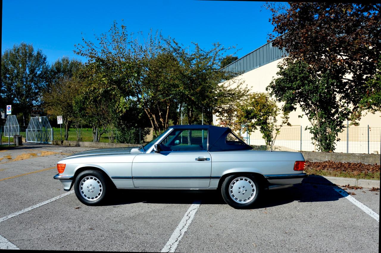 Mercedes-benz SL 560 R 107