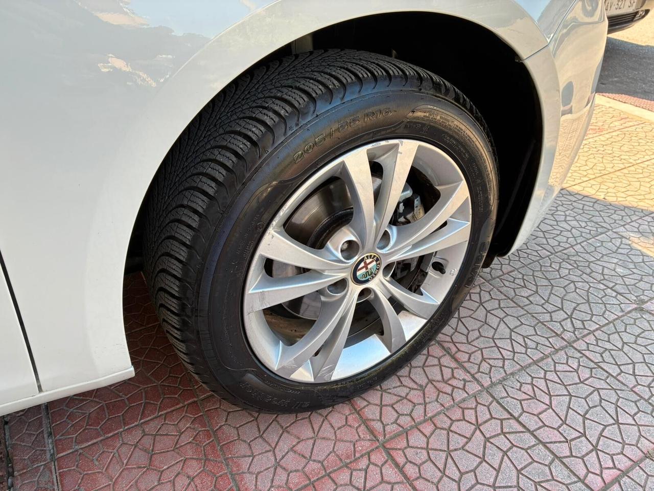 AlfaRomeoGiulietta 1.6mjet105CV tagliandata perfetta-11