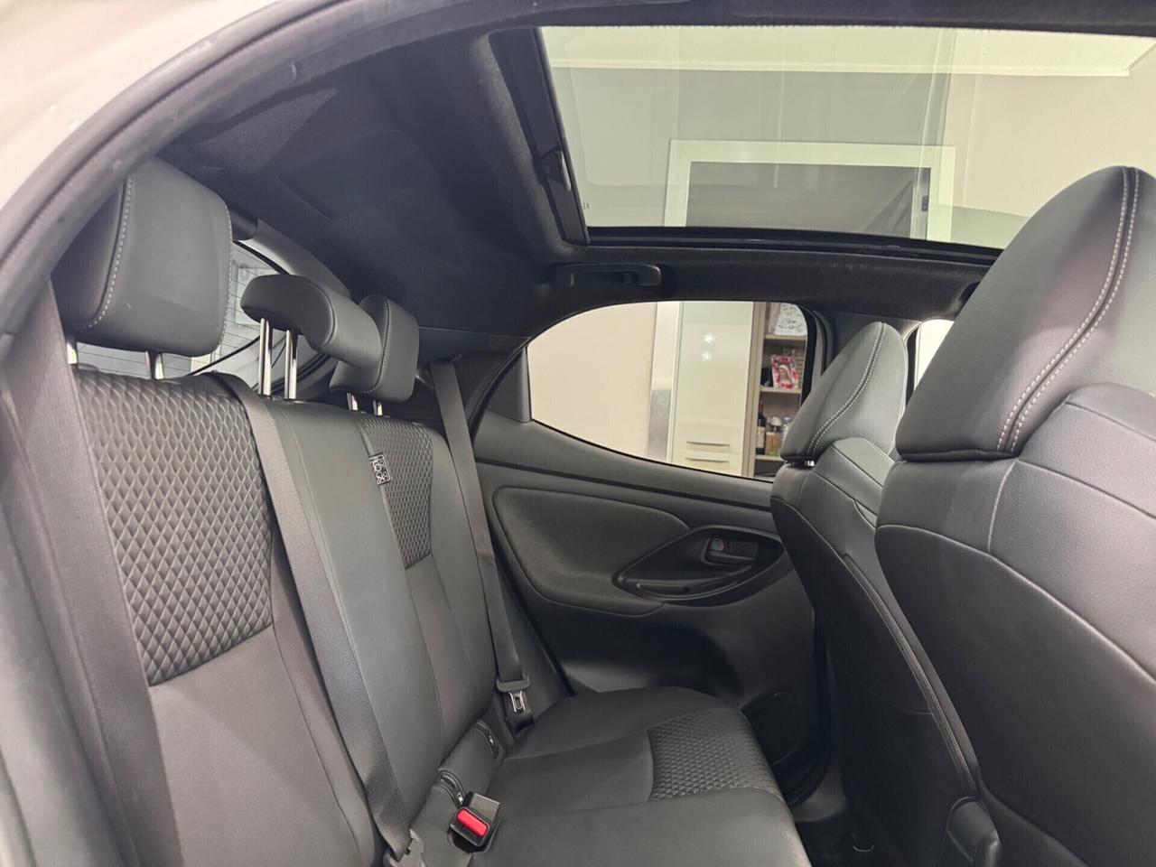 Toyota Yaris 1.5 Hybrid Lounge Aziendale