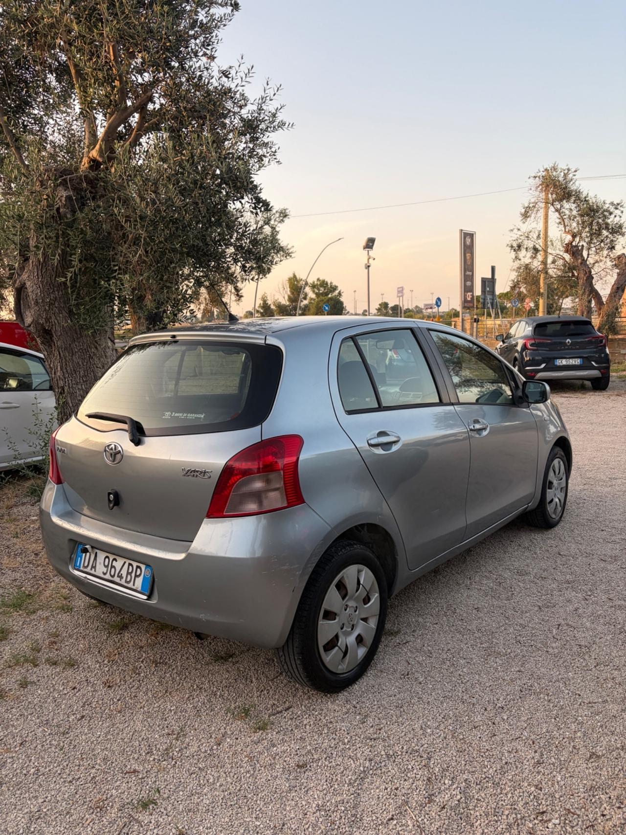 Toyota Yaris 1.3 5 porte in buonissimee condizioni