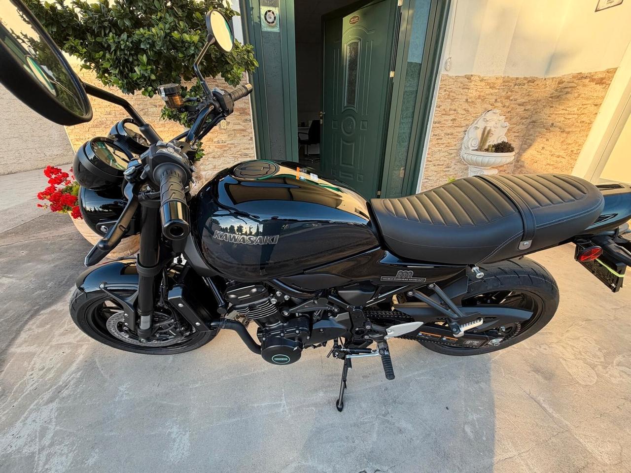 Kawasaki Z 900 RS Black ball edition