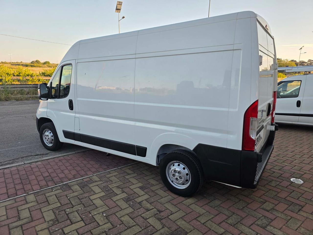 Peugeot Boxer 2.2 120cv BlueHdi SeS 333 L2H2