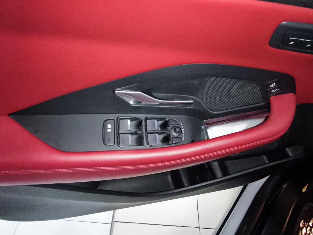 Jaguar E-Pace 2.0D 240 CV AWD aut. R-Dynamic HSE