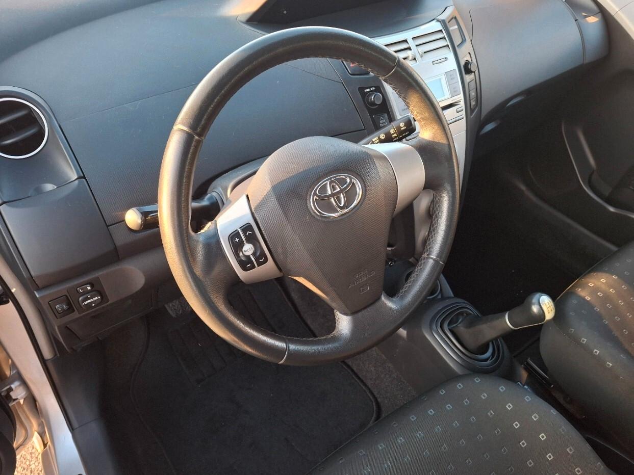 Toyota Yaris 1.0 5 porte Sol