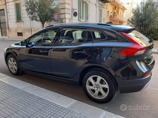 VOLVO V40 Cross Country D2 1.6 MOMENTUM DIESEL