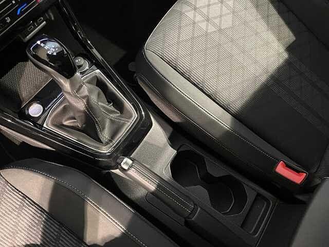 Volkswagen T-Cross Mark 1 Facelift (2024) 1.0TSI 115CV DSG R-Line - NEOPATENTATI -
