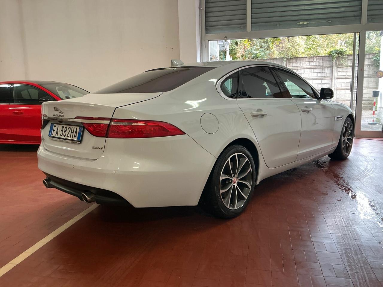 JAGUAR XF 3.0d V6 2015 TETTO APRIBILE FULL OPTIONAL 80.000KM