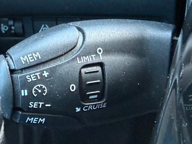 Peugeot 208 1.2 75 cv ok neopatentati