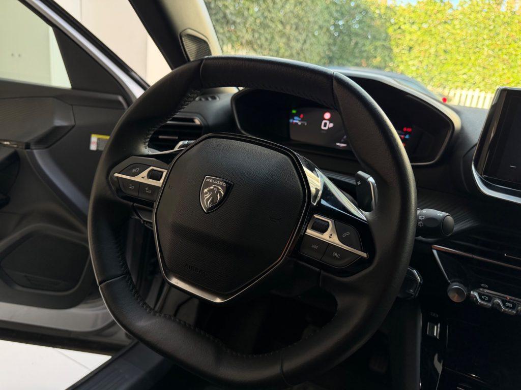 Peugeot 2008 PureTech 130 S&S EAT8 Allure da €229,00 mensili