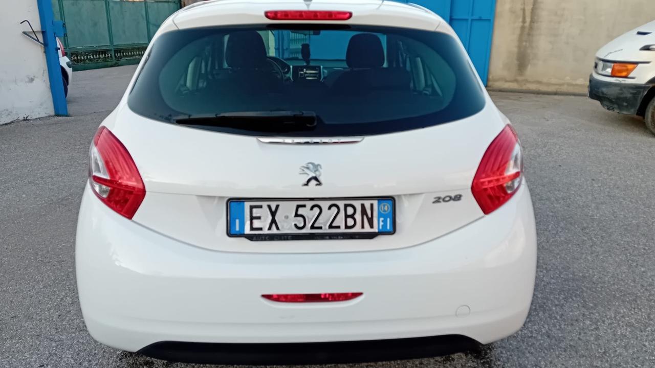 Peugeot 208 5P-1.2 benz-full -2014