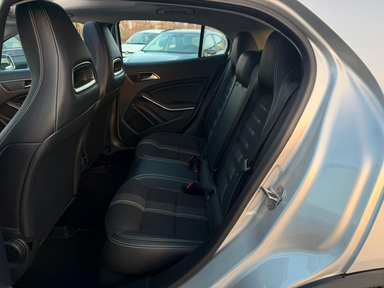 Mercedes-benz GLA 200 d 136cv -SPORT- TETTO A