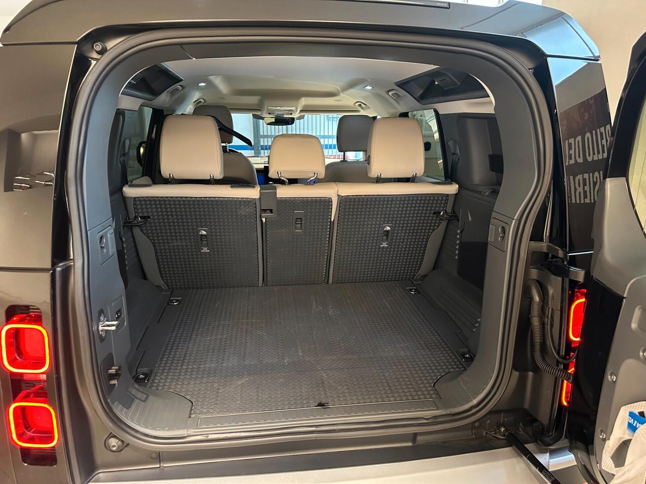 Land Rover Defender 110 3.0D I6 200 CV AWD Auto SE