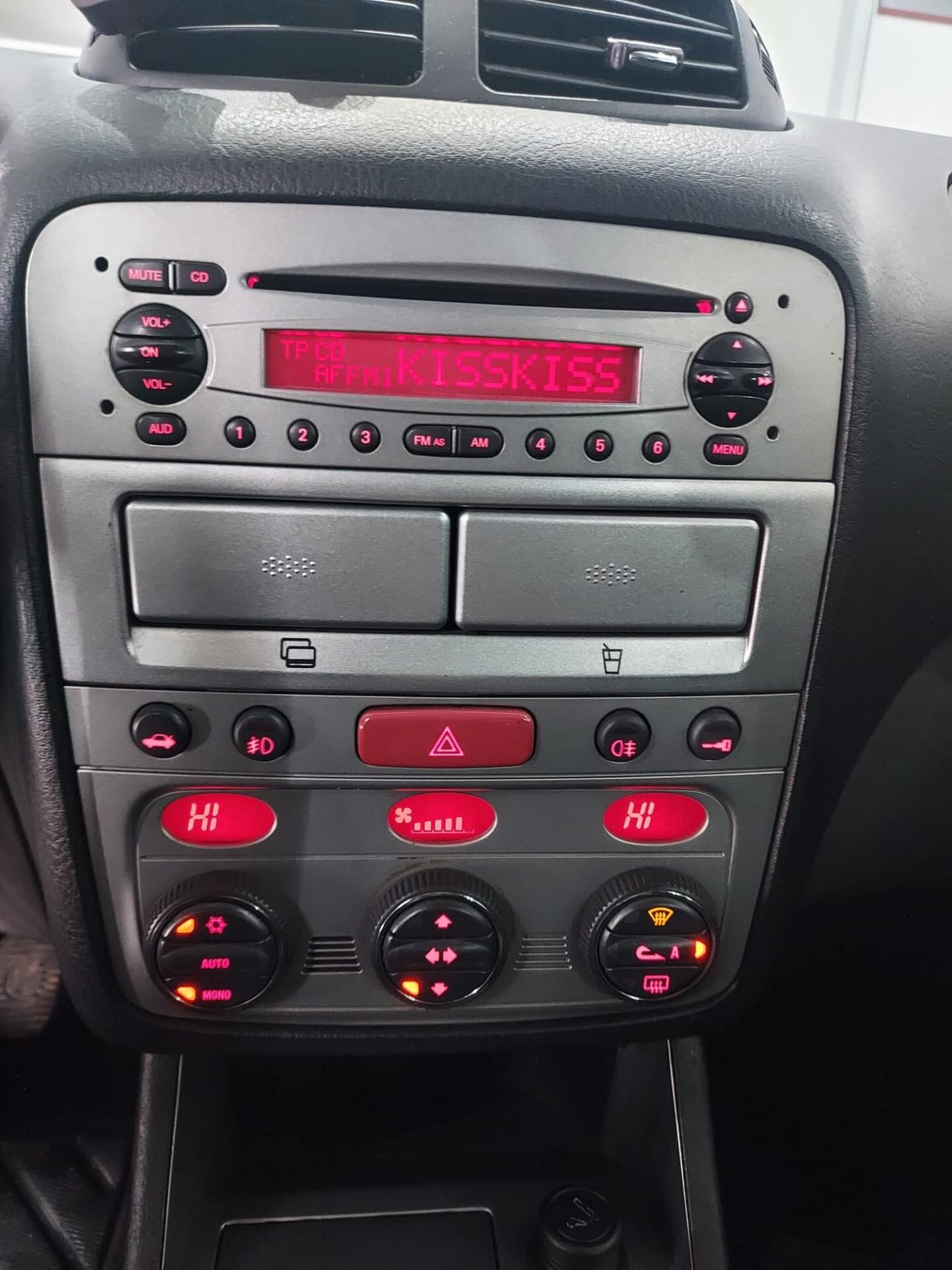 Alfa Romeo 147 1.9 JTD (120) 5 porte Distinctive