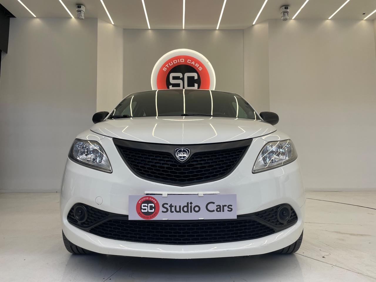 Lancia Ypsilon 1.0 FireFly 5 porte S&S Hybrid Ecochic Silver